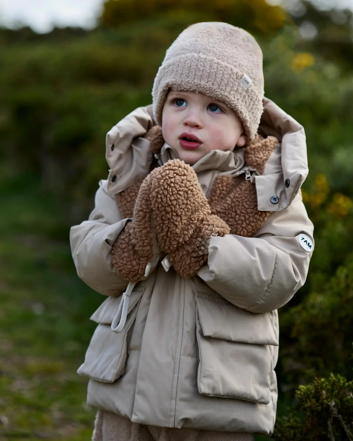 Benji Appliqué Sherpa Mittens Oat