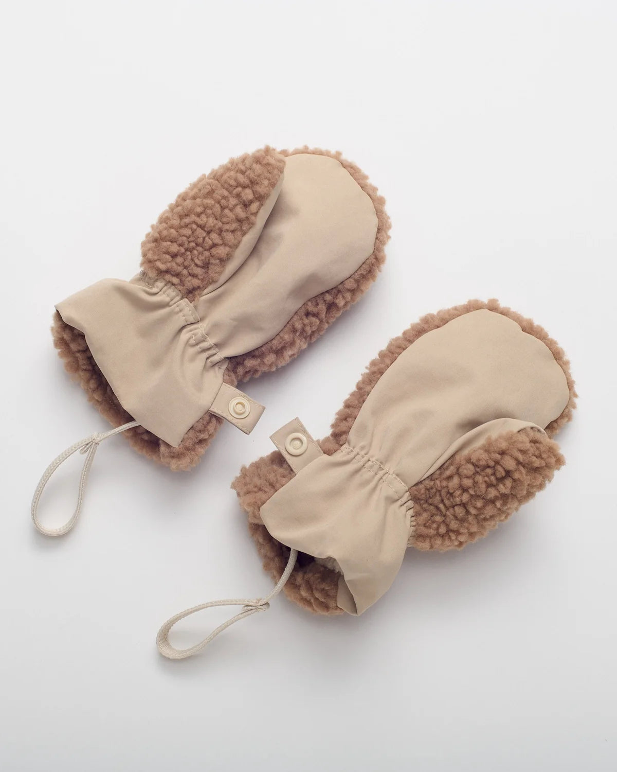 Benji Appliqué Sherpa Mittens Oat